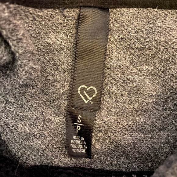 Women’s Shirt - Picture 2 of 2